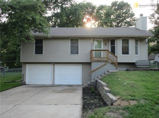 10612 N Grand Ave, Kansas City, MO 64155