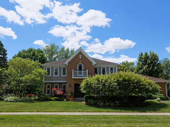 900 Hidden Lake Rd, Naperville, IL 60565