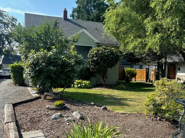 3104 Division St, Enumclaw, WA 98022