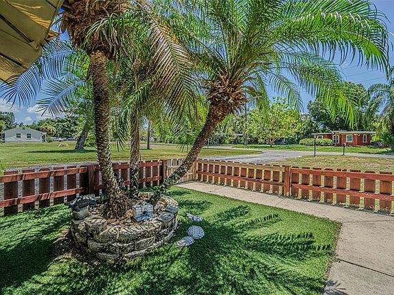 2nd image of 721 Oleander Way S