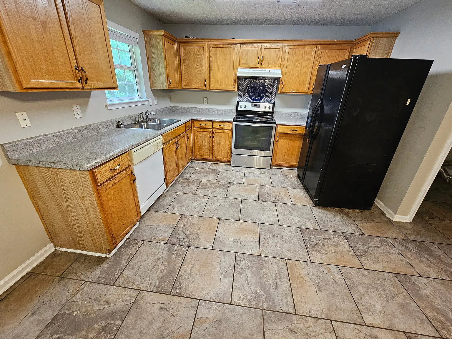 3 bed, 1400 sqft, $1,700 — Photo 4