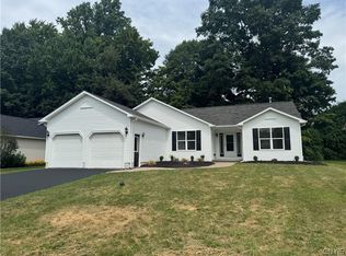 26 Orangewood Dr, Liverpool, NY 13090