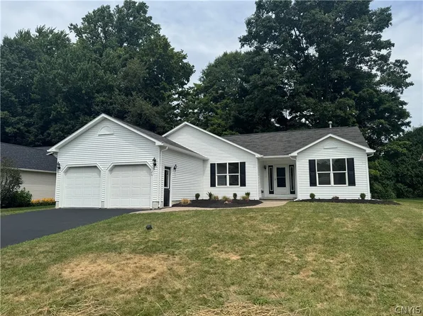 26 Orangewood Dr, Liverpool, NY 13090