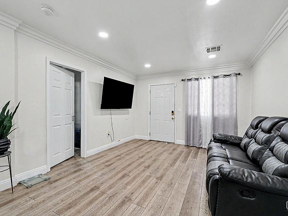 5th image of 316 S 8th St