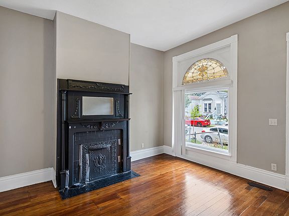 5th image of 638 E Ormsby Ave
