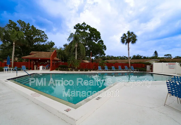 323 Knottwood Ct — Photo 24