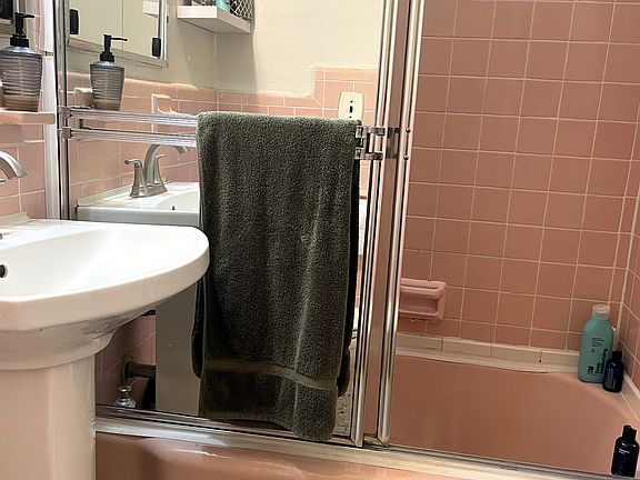 5th image of 261 E 71st St APT 1E