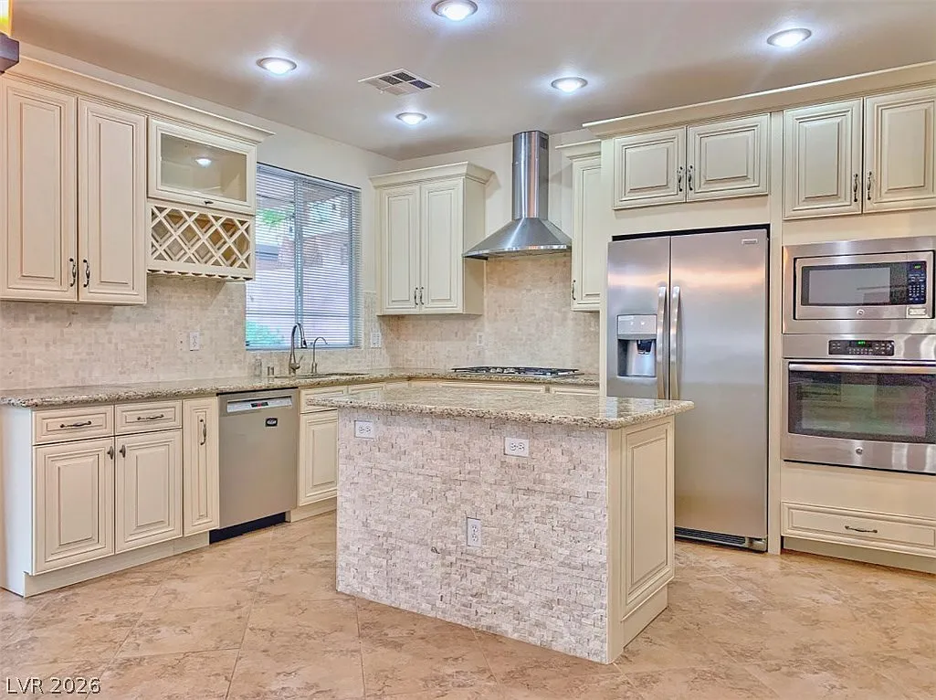 4 bed, 2.5 bath, 1918 sqft, $2,350 — Photo 3