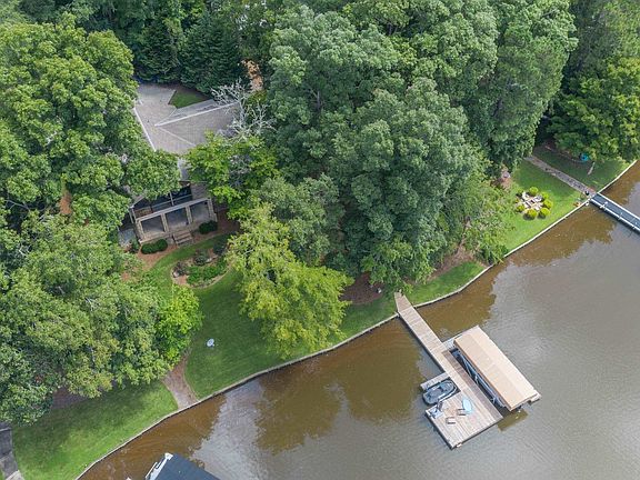 5th image of 1540 Point Royal Dr