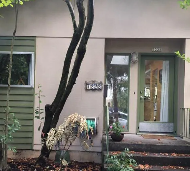 7222 SW 4th Ave — Photo 3