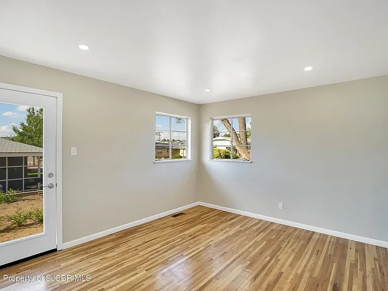 100 W Boyd Dr — Photo 7