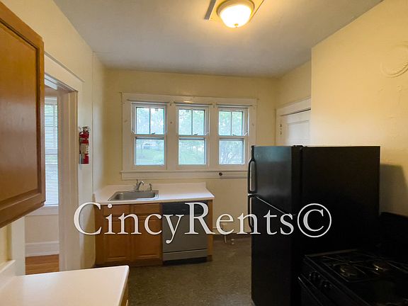 2nd image of 3138 Bishop St APT 5