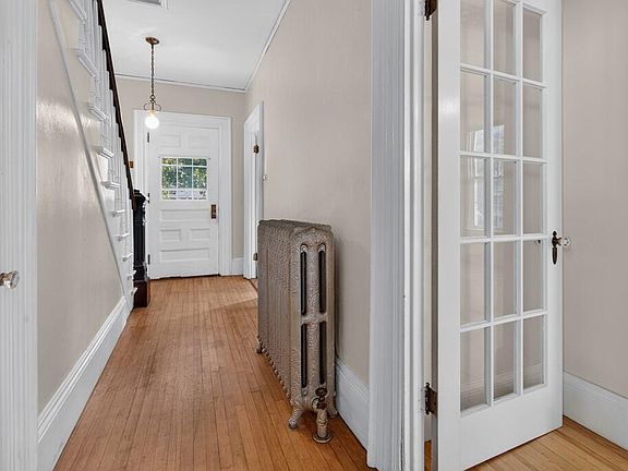 4th image of 52 Fern Street