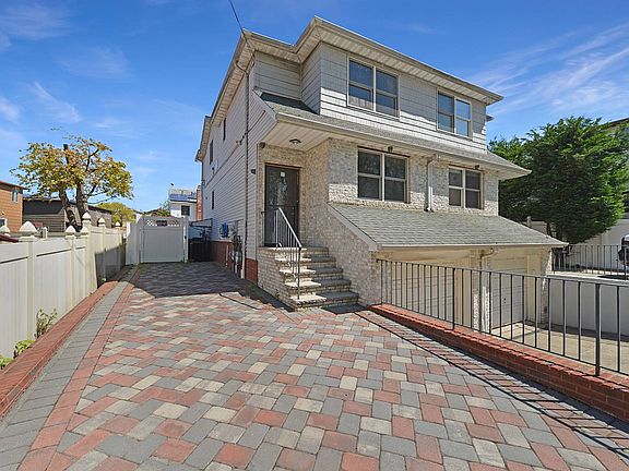 3rd image of 915 Travis Ave