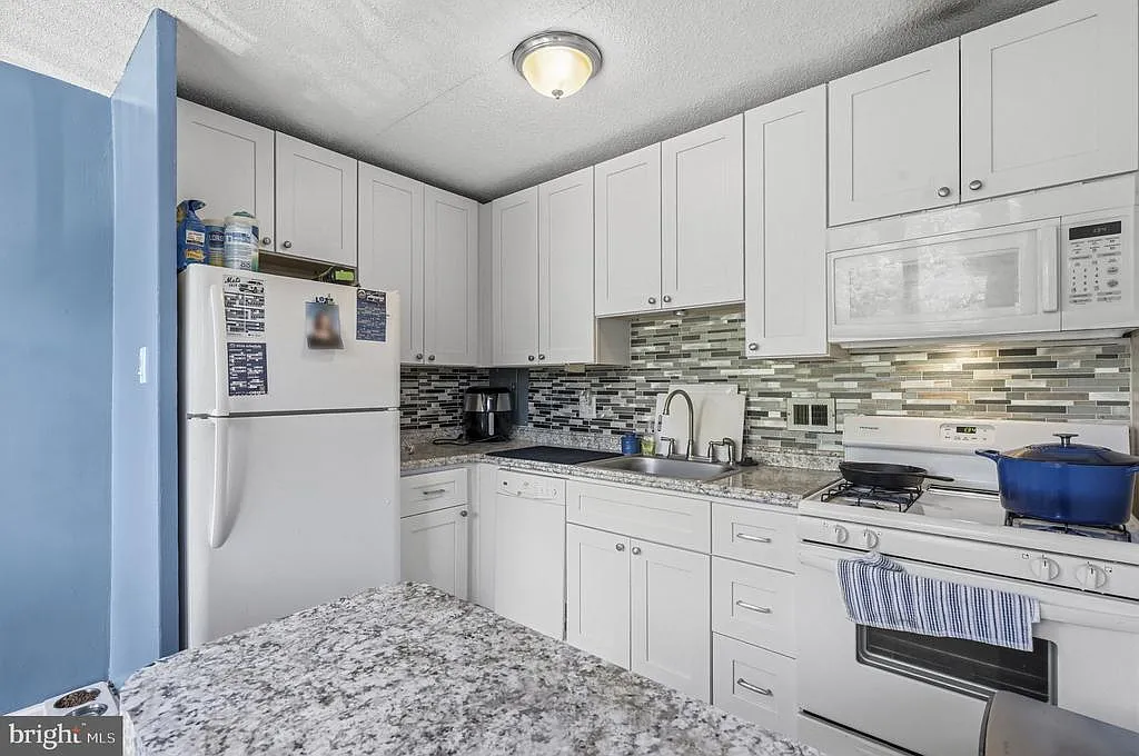 2 bed, 1030 sqft, $2,000 — Photo 1