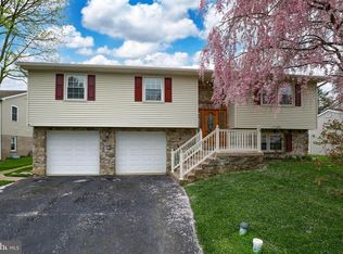 2860 Southwick Dr, Lancaster, PA 17601