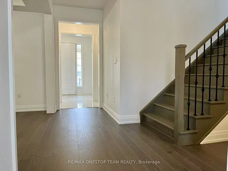 24 Pennine Dr — Photo 9