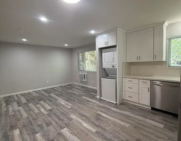 1818 P St #6 — Photo 3