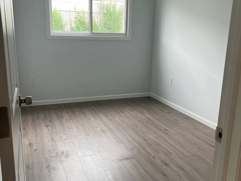 240 Woodrow Rd — Photo 4