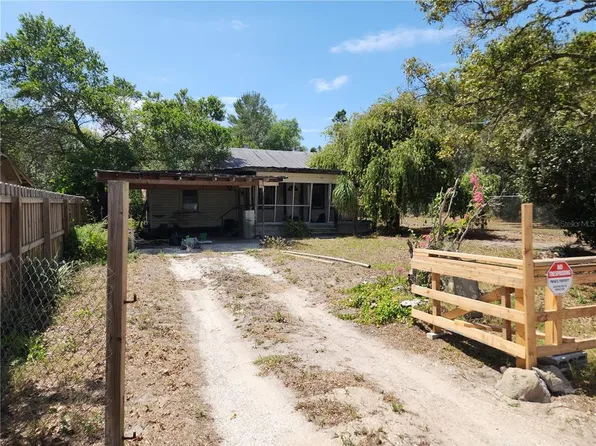 2903 Airport Rd, Plant City, FL 33563