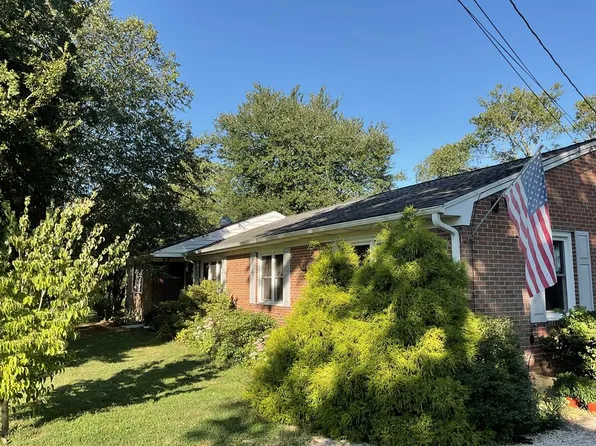 5 Sturgis St, Onancock, VA 23417