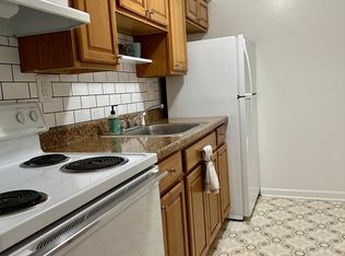 1010 8th St #8, Huntington, WV 25701