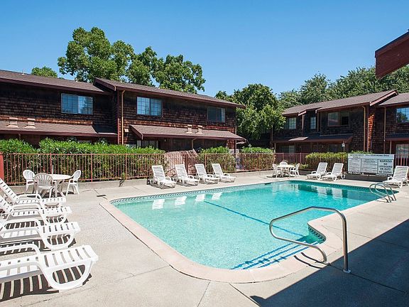 2nd image of 1510 Alamo Dr APT 101
