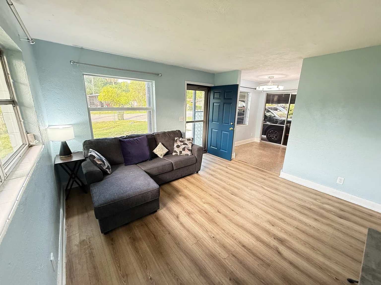3 bed, 920 sqft, $2,275 — Photo 2