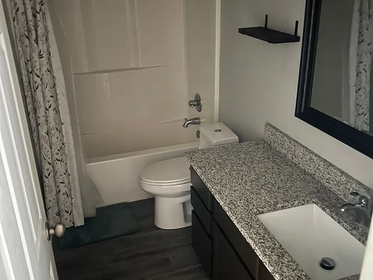 114 Colchester Dr — Photo 12