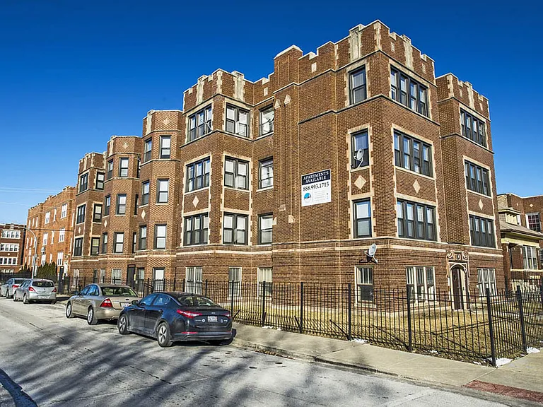 1704 W 77th St — Photo 11