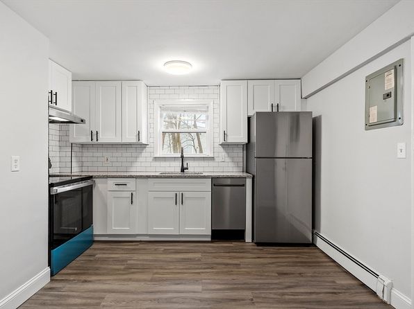 179 Franklin St APT 4, Stoneham, MA 02180