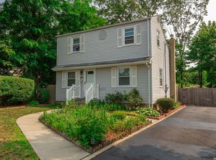 80 24th St, Copiague, NY 11726