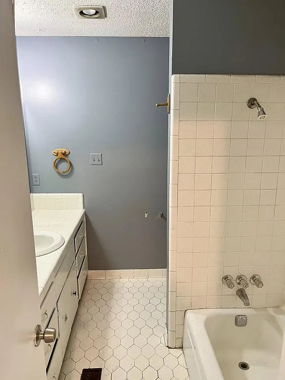 1800 Sanford Dr #4 — Photo 2