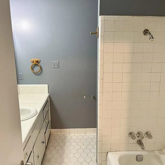 1800 Sanford Dr #4 — Photo 2