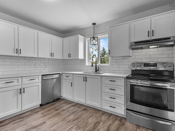 3rd image of 62 Rosewood Ln
