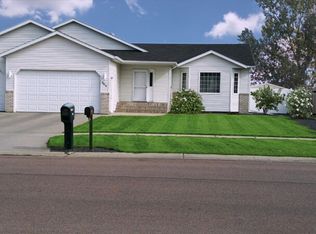 3814 20th St S, Fargo, ND 58104