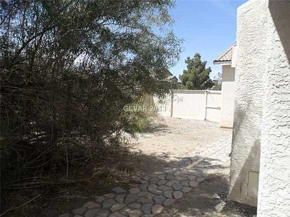5th image of 611 Baldurn Ave