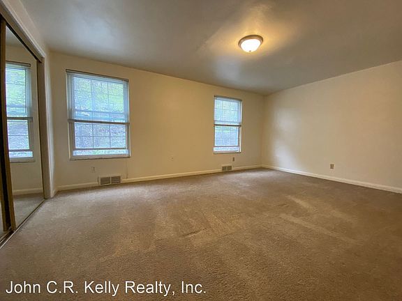5th image of 323 Chapel Pl