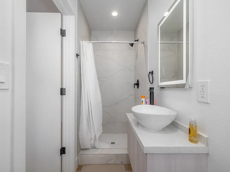 1223 W 37th Dr #1 — Photo 21