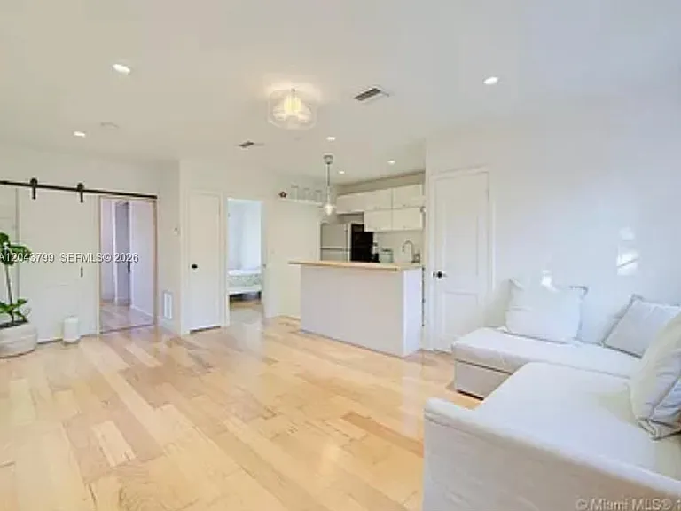 840 Michigan Ave #7 — Photo 3
