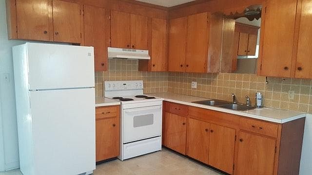 2nd image of 138 Center Dr APT 4