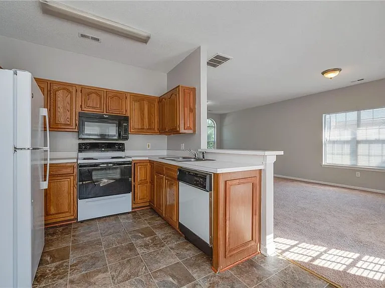 850 Worcester Way — Photo 8