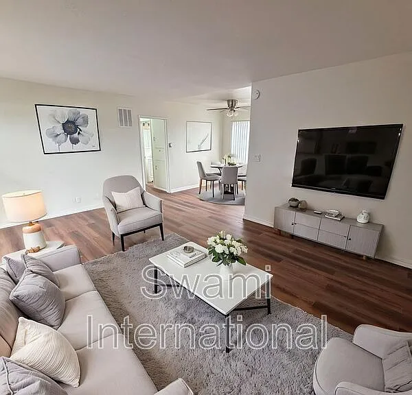2300 W El Segundo Blvd #17 — Photo 1