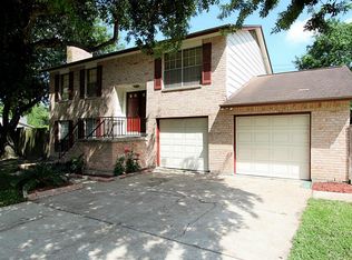 466 Tresvant Dr, Webster, TX 77598