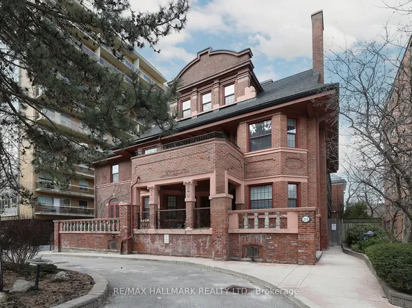 212 Saint George St #106, Toronto, ON M5R 2N5