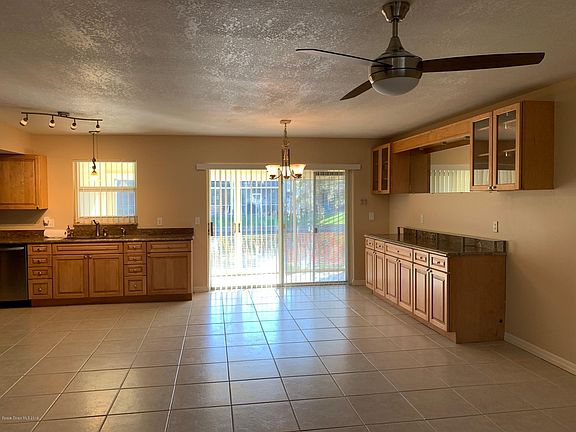 5th image of 428 Dove Ln #78