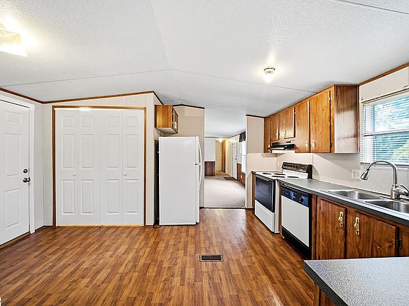 5th image of 586 Kimbark Ln