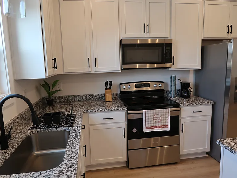 41 W High St #D3 — Photo 13