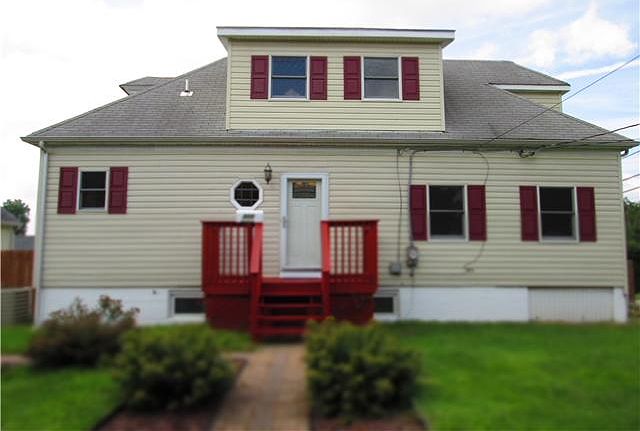 1st image of 300 Matthes Ave