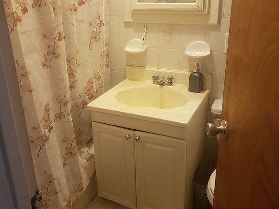 4th image of 2172 Steinway St #1